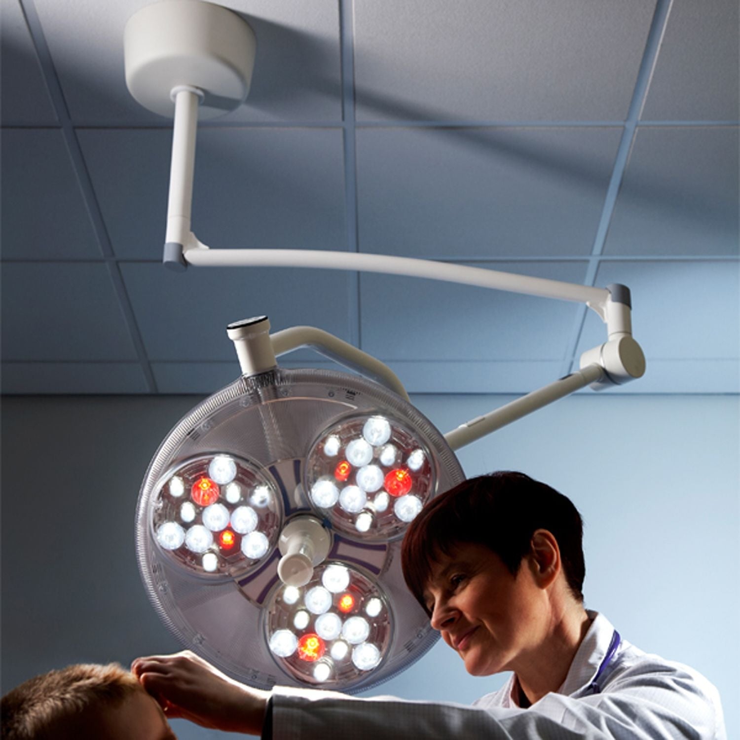 AstraMax HD-LED Minor Surgical Lamp | Ceiling Mounted