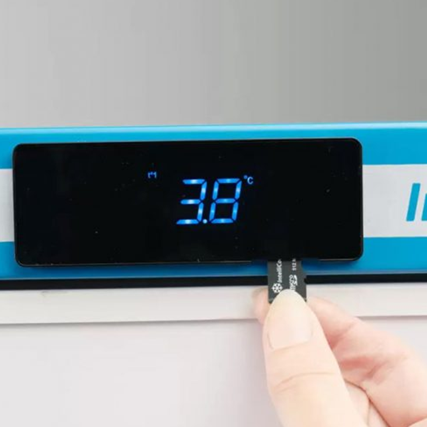 Labcold 150L Underbench Refrigerator | Digital Lock | Solid Door (4)